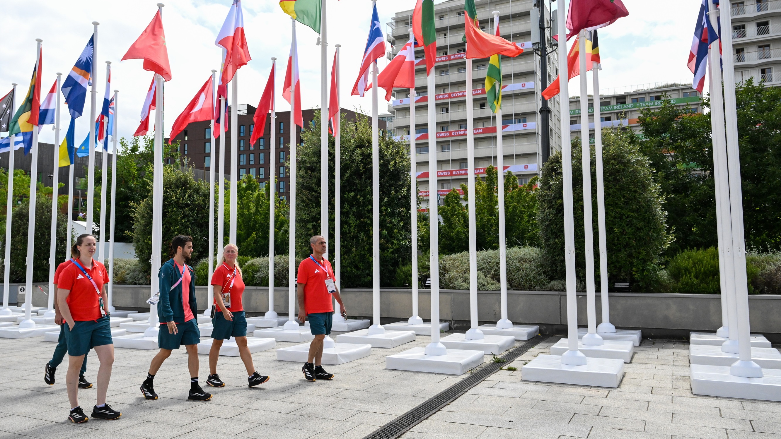 Érkeznek a magyar sportolók az olimpiai faluba